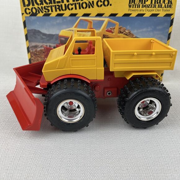 1984 Revell Digger Dan's Construction 4x4 Dump Truck Dozer Blade-  Works!‎ Rare! - Picture 4 of 16